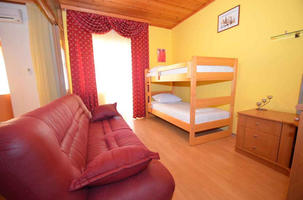 Apartments Europa Starigrad Paklenica Camera foto