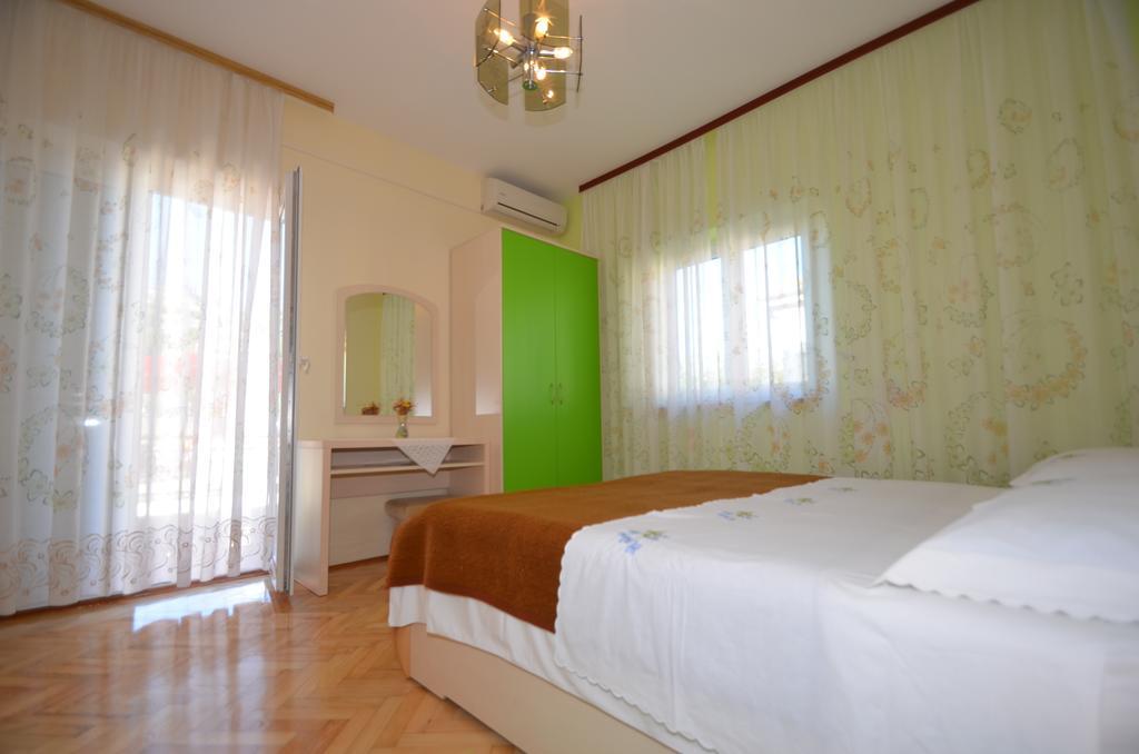 Apartments Europa Starigrad Paklenica Camera foto