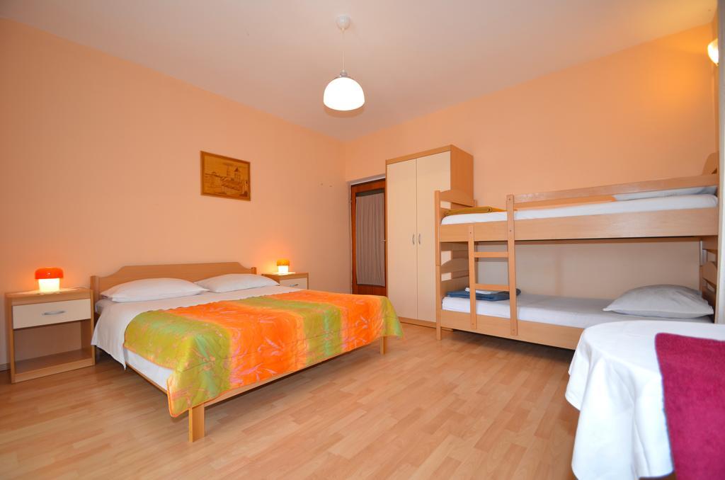 Apartments Europa Starigrad Paklenica Camera foto