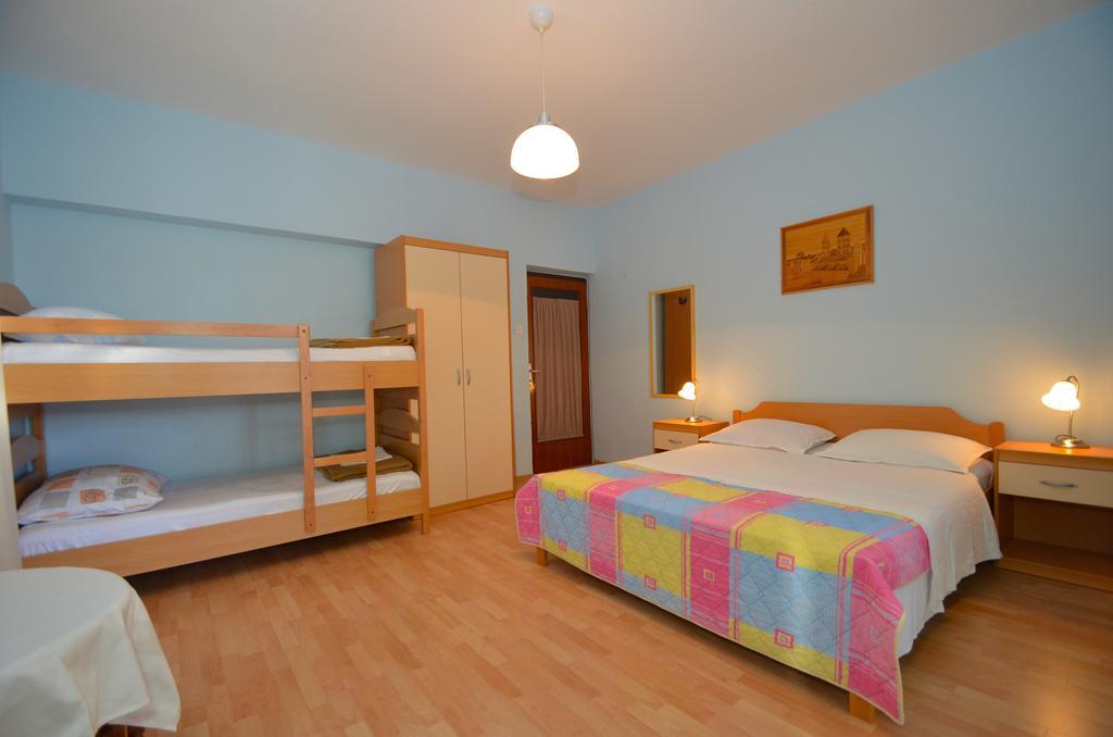 Apartments Europa Starigrad Paklenica Camera foto